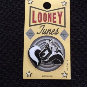 Looney Tunes Pepe LePew and Penelope pin.